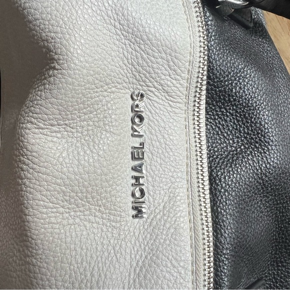 MICHAEL KORS | black and white handbag - Picture 9 of 12